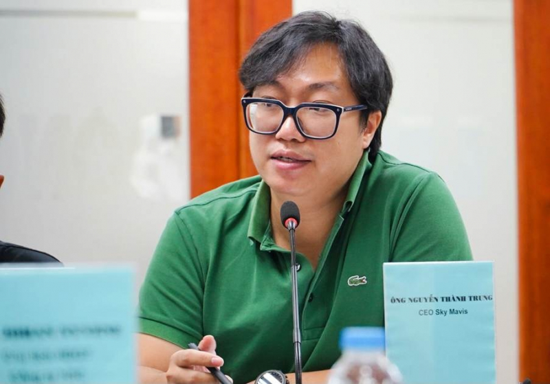 Richard Teng tại tọa đàm cùng các diễn giả, thảo luận về tương lai tài sản số tại Việt Nam.