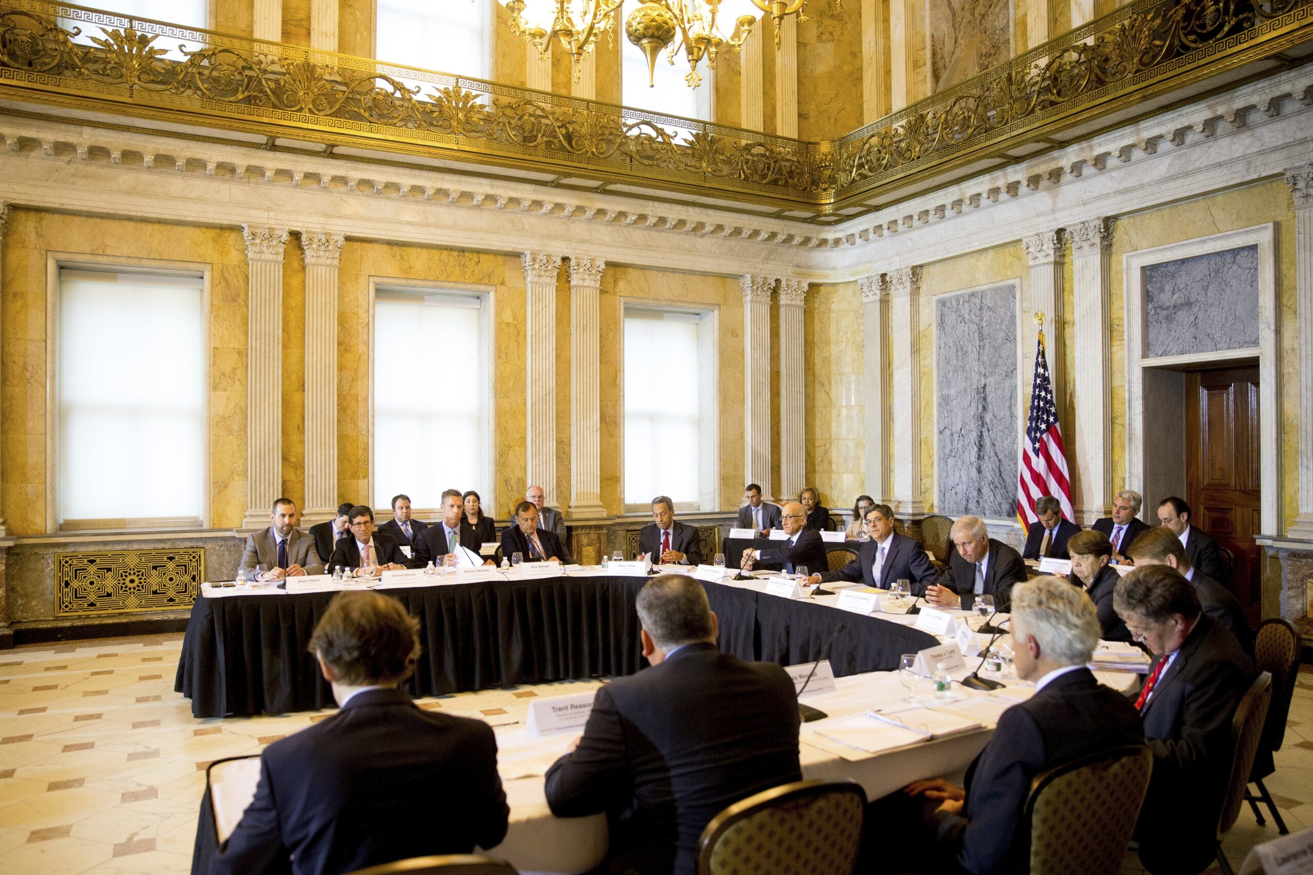 Các cơ quan chính phủ họp bàn về giám sát tài chính và quy định