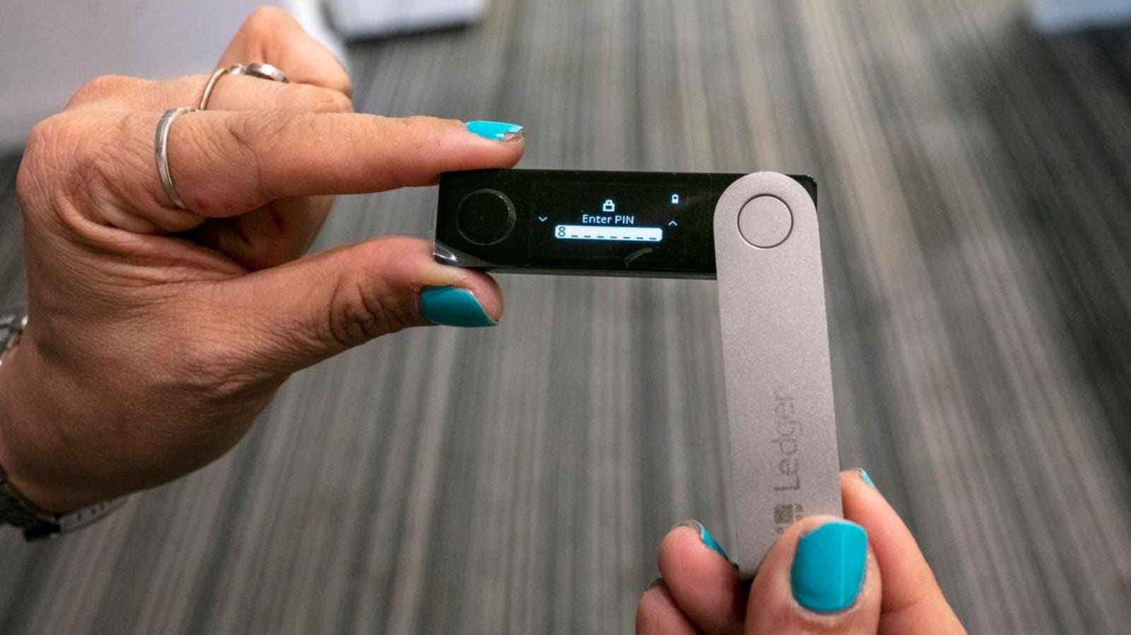 Hình ảnh đại diện cho việc tự lưu ký Bitcoin, tượng trưng cho sự kiểm soát và an toàn tài sản