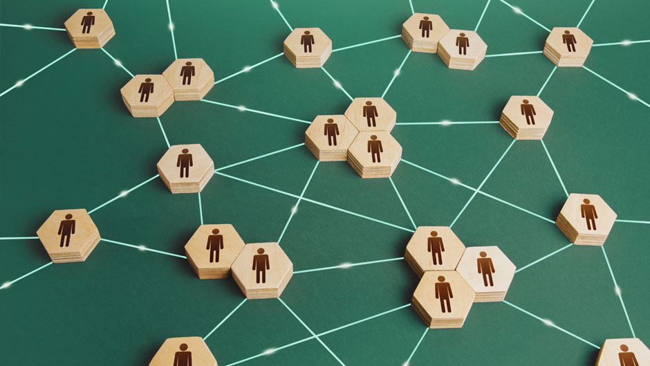 Khái niệm về Tổ chức tự trị phi tập trung (DAO), nơi người nắm giữ token bỏ phiếu về các quyết định