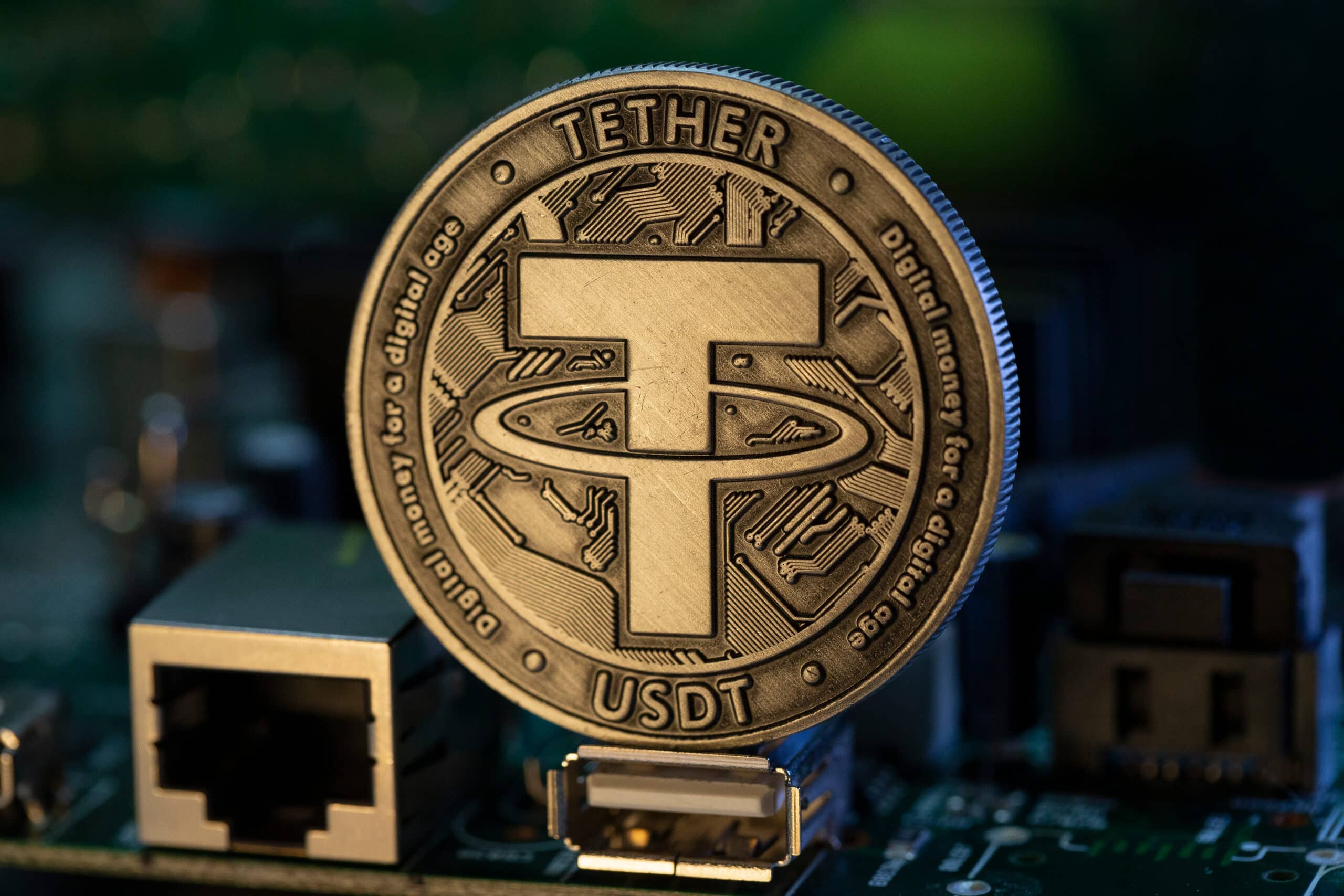 Tether (USDT), đồng stablecoin lớn nhất, thống trị thị trường tiền mã hóa.